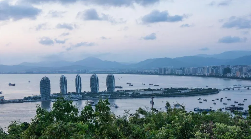 Bao Hong Hotel Sanya 4*,